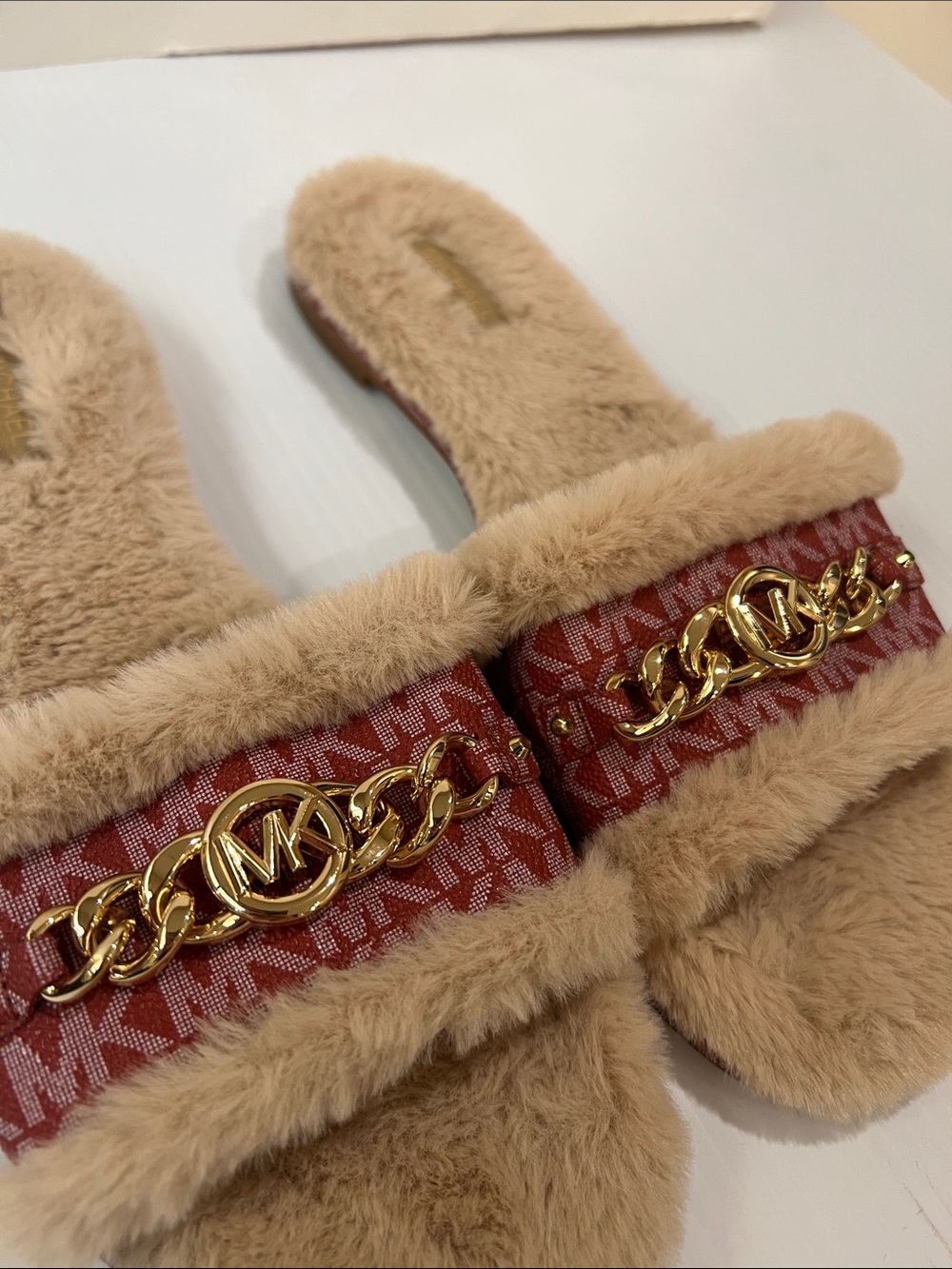 New Michael Kors Women’s Beige and Fur Sandal MK Logo Strap in Size 9 - Picture 3 of 6
